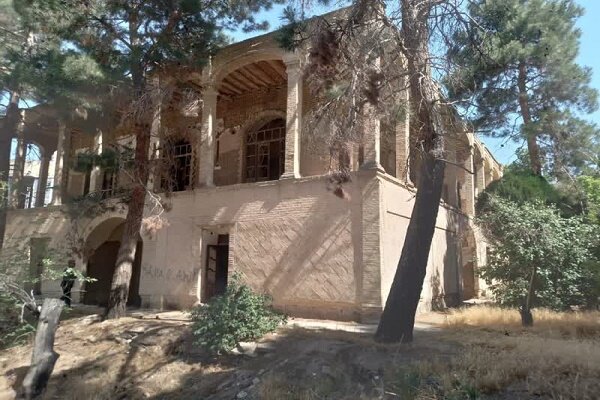 آغاز مرمت عمارت تاریخی منصوری ملایر
