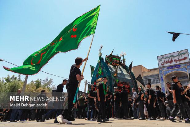 نخل‌گردانی یزدی‌ها در حسینیه معلی