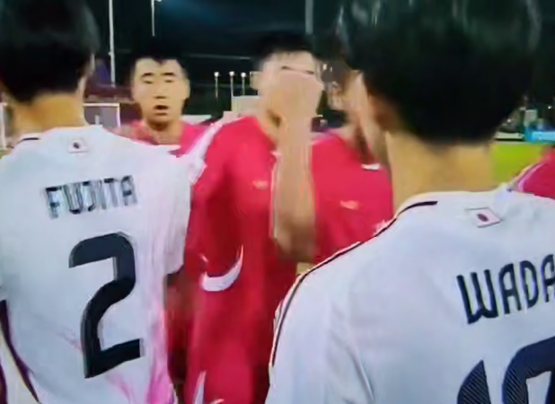 کره شمالی عجیب و غریب؛ مشت به جای دست!