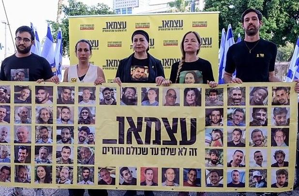 خانواده‌ اسیر صهیونیست: امیدواریم حماس ویدویی از فرزندمان منتشر کند