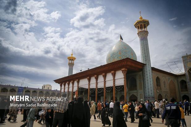 آیین جاروزنی صحن حرم حضرت شاهچراغ(ع)