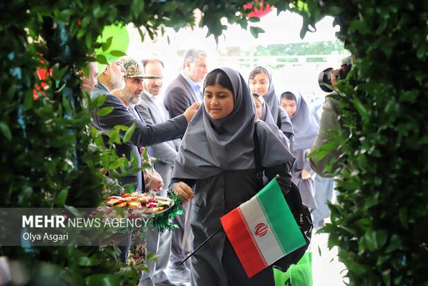 روپوش دانش آموزان دختر گران‌تر قیمت گذاری می‌شود