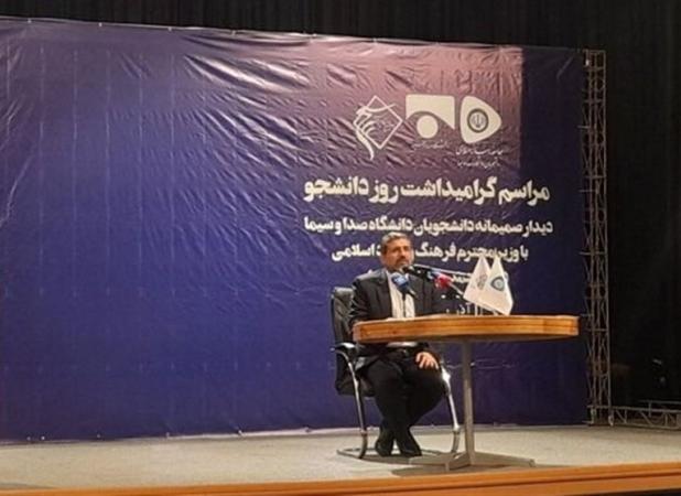 حواشی دیدار دانشجویان دانشگاه صدا و سیما با وزیر ارشاد؛ از نقد وضعیت تئاتر و موسیقی تا وضعیت حجاب