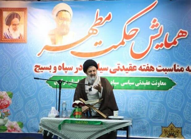 پاسداران انقلاب اسلامی باید خود را مجهز به سلاح ایمان کنند