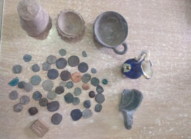 کشف و ضبط  ۵۰۰ شیء تاریخی از قاچاقچیان اشیاء عتیقه در داراب