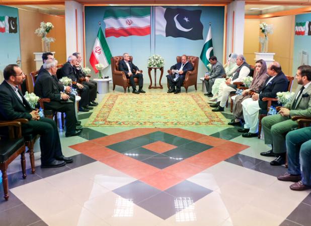 ایران و پاکستان ۱۲ تفاهمنامه همکاری امضا کردند