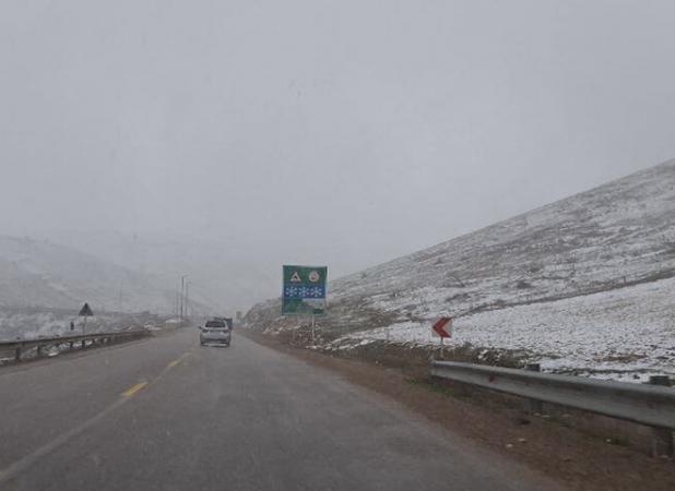 بارش برف و مه‌گرفتگی محورهای خراسان شمالی را دربرگرفت