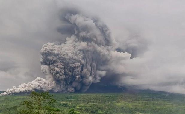 فوران آتشفشان سمرو در اندونزی؛ بالاترین سطح هشدار اعلام شد