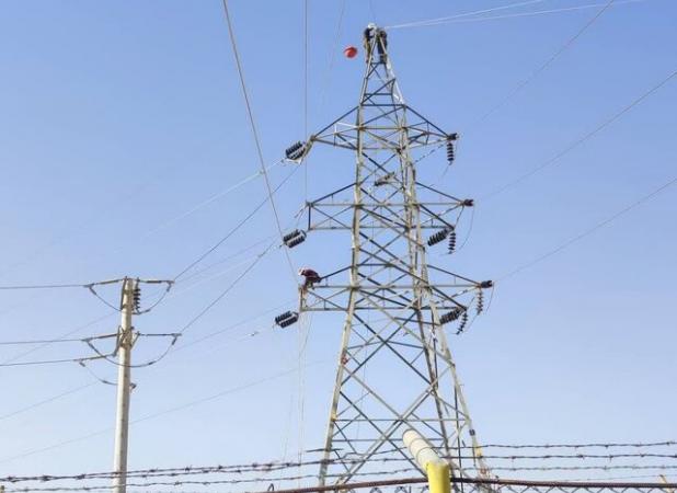 جایگزینی هادی‌های جدید پرظرفیت برق در داراب کلید خورد