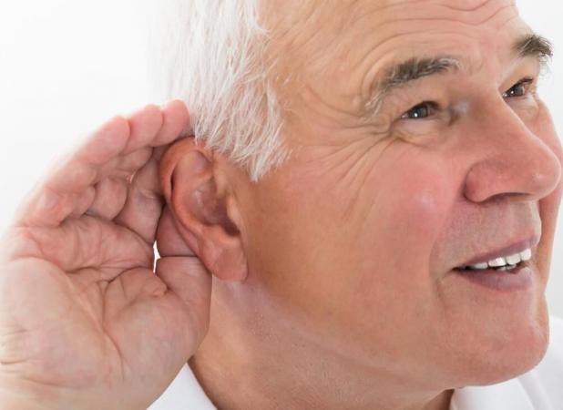پیرگوشی؛ چالش‌های شنوایی در سالمندی و راه‌های مقابله
