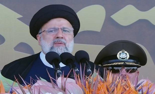 نیروهای مسلح تحریم‌ها را به فرصت تبدیل کرد