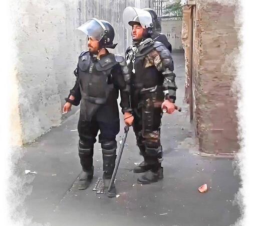 لباس شخصی‌ها چه کسانی هستند و چه می‌کنند؟