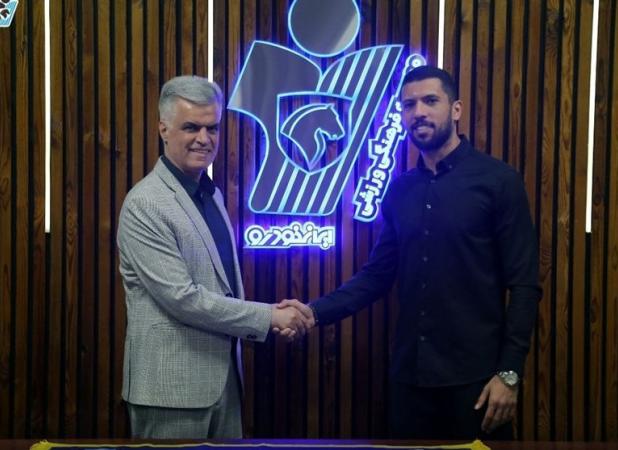 پیکان مدافع فولاد را جذب کرد