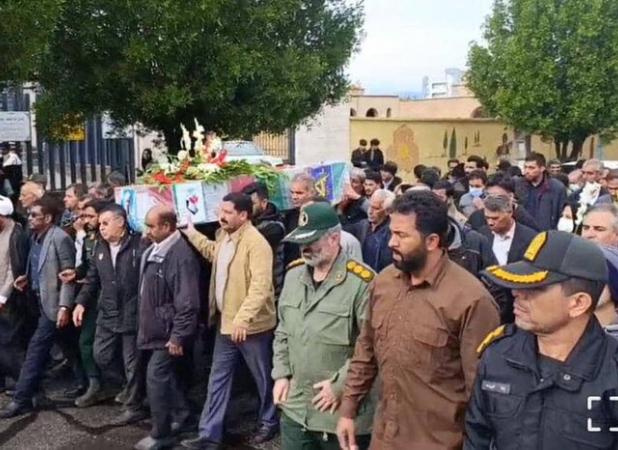 پیکر شهید «عیسی برسم» بر دستان مردم قدرشناس جیرفت تشییع شد