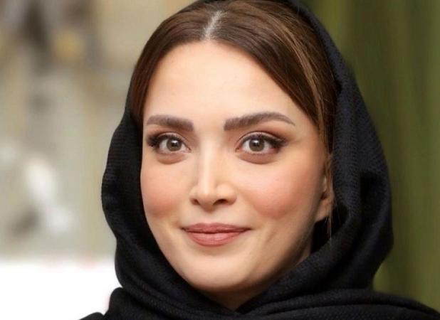 ژست خوشحال بهنوش طباطبایی در کنار یک شتر