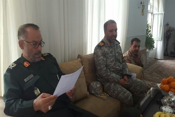 دیدار فرمانده سپاه شهدا آذربایجان‌غربی باخانواده ۹شهید بمباران شیمیایی