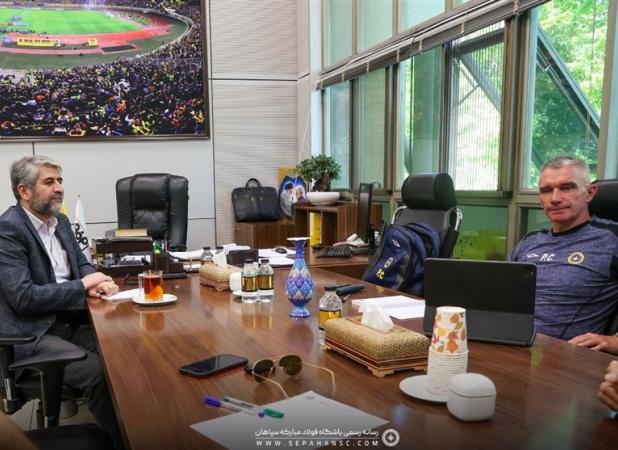 نشست مدیرعامل سپاهان با کارترون ۳ روز پس از برد بزرگ
