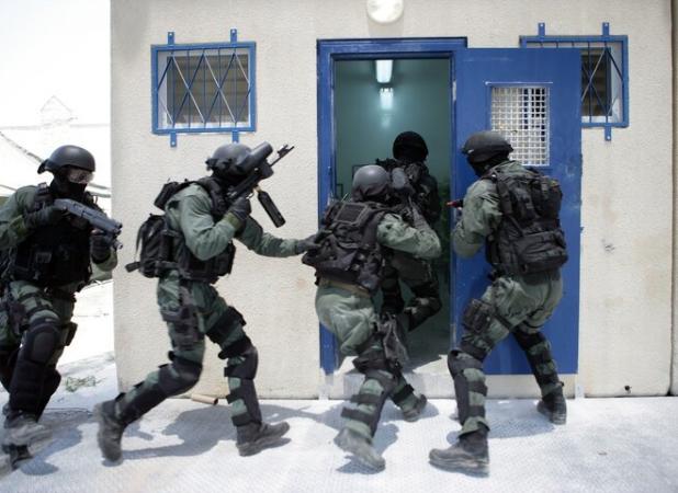 بازداشت یکی از رهبران حماس توسط نظامیان صهیونیست+ عکس