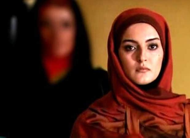 ژست جذاب بیتای سریال «آوای باران» در کنار حیوان خانگی‌اش