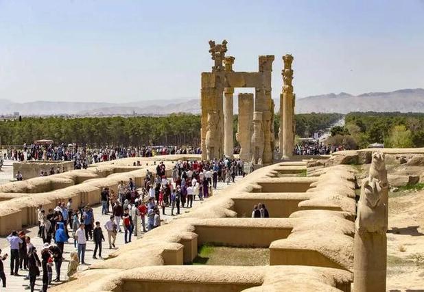 صدور اسناد مالکیت چندین اثر تاریخی فارس/ تقویت حریم حفاظتی تخت جمشید