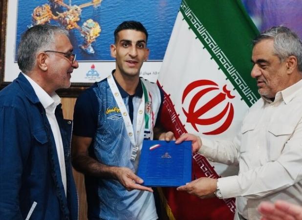 ملی‌پوش خارگی تجلیل شد