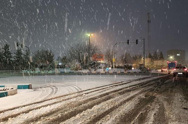 بارش برف مناطق مختلف آذربایجان غربی را سفیدپوش کرد