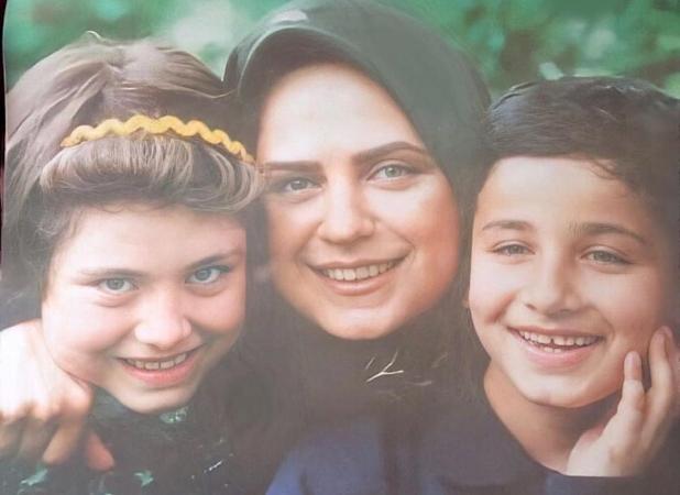 قابی از بازیگر دنیای شیرین و همسرش در یک مراسم