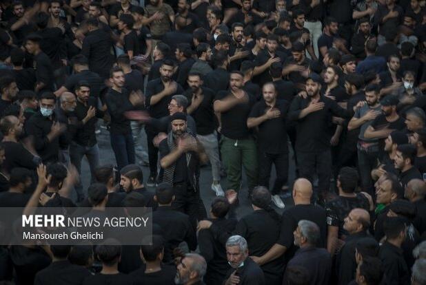 مسجد غربا شاهرود میعادگاه عاشقان؛ «سینه‌دور» رزمندگان درسوگ سیدالشهدا