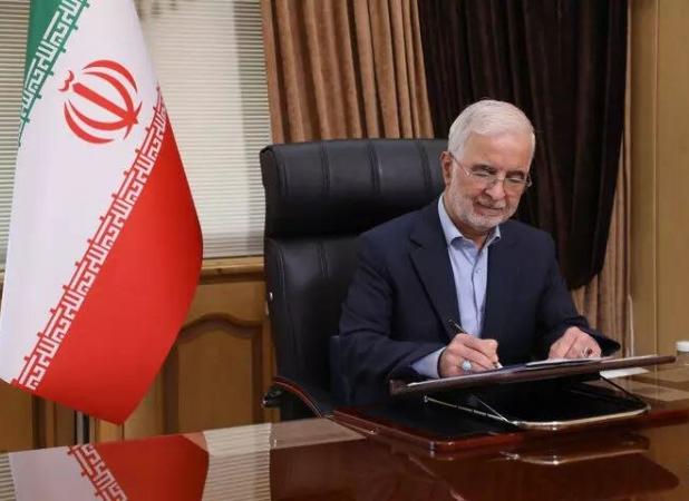 مومنی: معلمان پایه‌گذار پیشرفت جامعه به سوی آینده‌ای روشن هستند