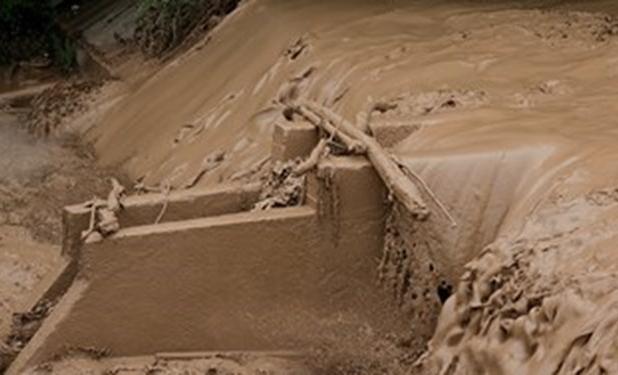 سیلاب؛ دهن کجی طبیعت به مدیریت سازه ای آب/ باید آبخیزداری را  جدی بگیریم و با  نهضت سدشکنی همراه شویم