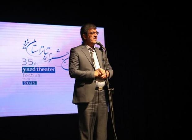 بابایی: موانع ترویج و توسعه هنر تئاتر در استان یزد رفع می‌شود
