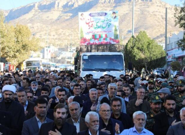 حضور پرشور مردم ایلام در بدرقه پیکر مطهر شهدای گمنام