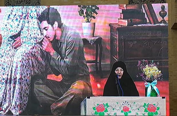 زنان در تربیت نسل آینده و پاسداری از ارزش‌های انقلاب نقش محوری دارند