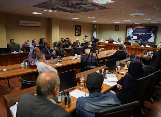 مهاجرانی: صنایع با فعالیت خود نشان دادند زندگی در وسط جنگ جریان دارد