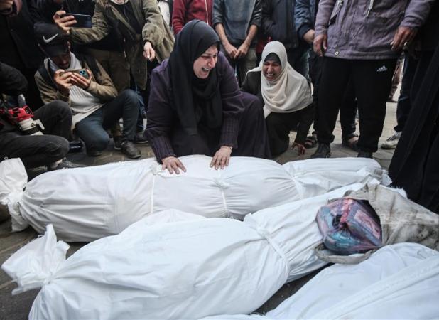 ۳۸۰ نویسنده بریتانیایی "نسل‌کشی" در غزه را محکوم کردند