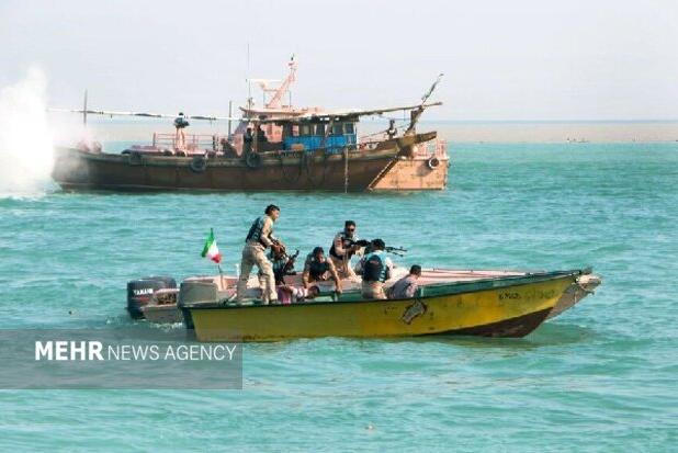 هشت شناور قاچاق سوخت‌ توسط مرزبانان بندرعباس توقیف شد