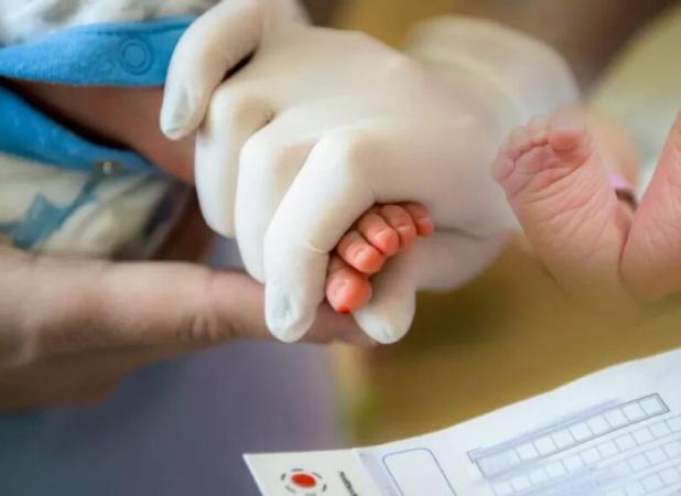 تداوم موفقیت برنامه ملی غربالگری تیروئید نوزادان در ایران؛ پوشش بیش از ۹۹ درصدی و شناسایی ۷۵ هزار مورد