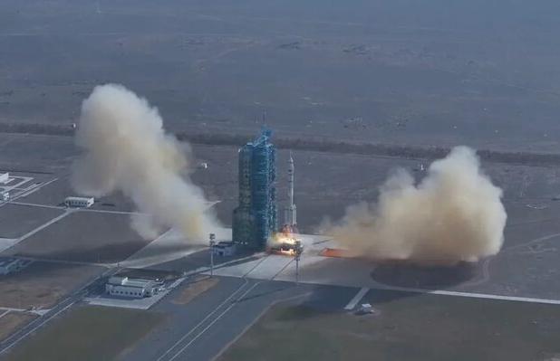 چین فضانوردانش را از سرگردانی در فضا نجات می‌دهد