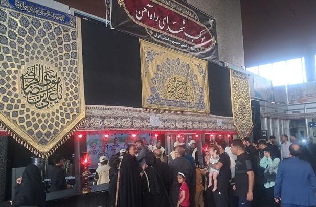 موکب شهدای راه آهن مشهد میزبان زائران امام رضا(ع)