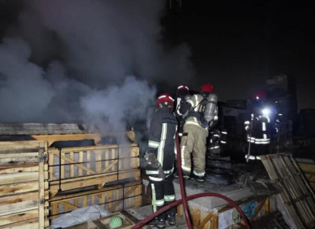 باخدا: حادثه آتش‌سوزی در انبار کاشی و سرامیک مشهد یک مصدوم بر جا گذاشت