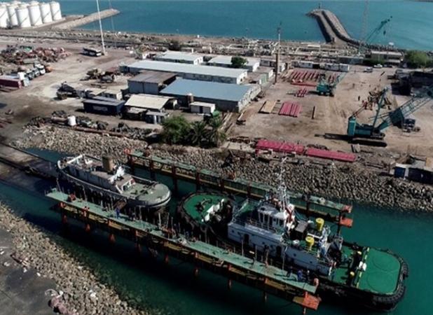 پنج فروند اسکله آلومینیومی شناور در مبادی گردشگری دریایی قشم نصب شد
