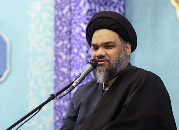 منافقان همواره به دنبال قطع ارتباط امت با امام هستند