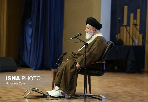 علم‌الهدی: مبارزه با همه انواع دخانیات سرلوحه حرکت باشد