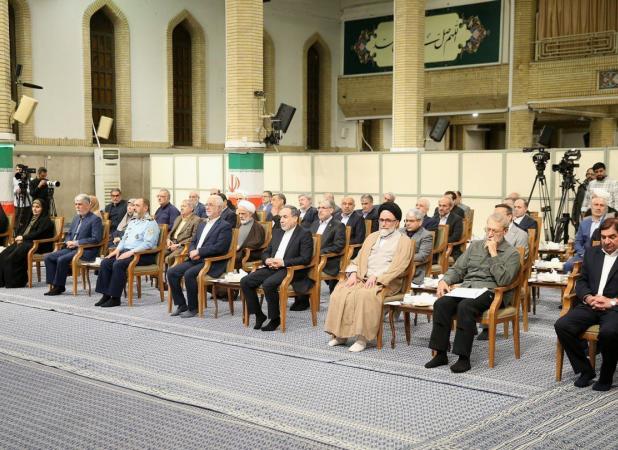 قاب توجه‌برانگیز از لاریجانی و عراقچی در دیدار با رهبری