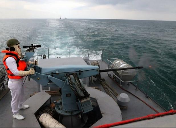 تیراندازی شناورهای شرکت کننده در رزمایش به سمت اهداف دریایی