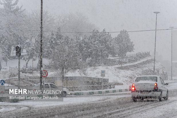 جاده یاسوج-چرام مسدود است؛ مه گرفتگی و لغزندگی در محورهای اصلی