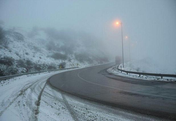 بارش برف در محور سوادکوه