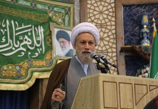 امام جمعه شیراز: استقلال کشور در گرو قدرتمندی ایران است/ اقتصاد باید سامان یابد