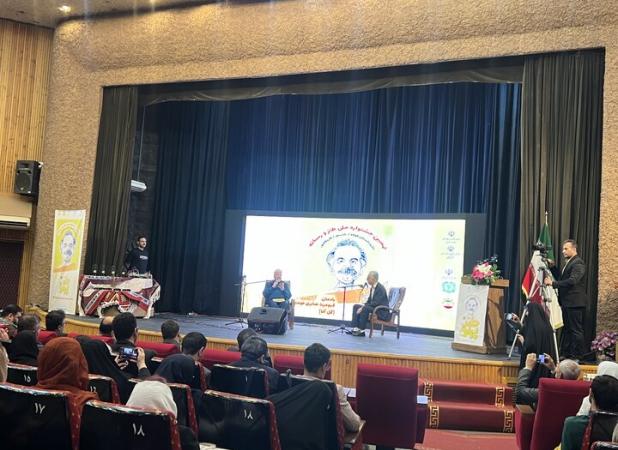 مهم ترین ویژگی طنز «گل آقا» به چالش کشیدن هنرمندانه سیاست‌ ها بود
