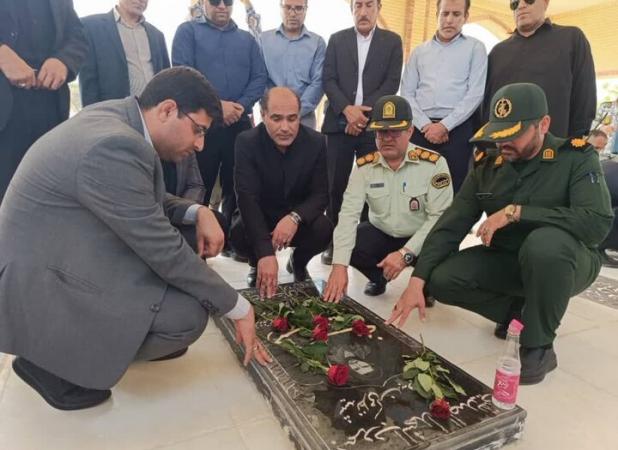 تجدید میثاق با شهدا به مناسبت هفته دولت در عسلویه